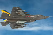 Không tin Mỹ, Nhật tìm đến Anh để hoàn thiện F-35