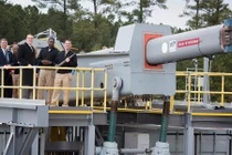 Thèm thuồng sức mạnh súng điện từ của Mỹ