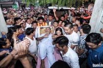 Ảnh: Dân Đồng Tâm vui mừng đón cụ Lê Đình Kình về làng