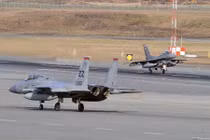 Soi lực lượng chiến đấu cơ Mỹ hùng hậu ở Nhật Bản