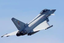 Nóng: Eurofighter Typhoon của Italia rơi giữa biển, phi công thiệt mạng