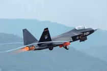 Thêm hai chiếc Phi cơ “Cốt Ưng” Trung Quốc lộ diện