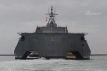 Hầm hố tàu chiến 3 thân của Mỹ tiến vào Biển Đông