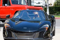 Nữ hoàng scandal Paris Hilton tậu siêu xe McLaren 650 Spider