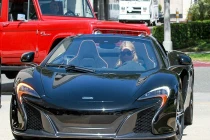 Nữ hoàng scandal Paris Hilton tậu siêu xe McLaren 650 Spider