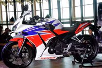 Đối thủ của Yamaha R15 ra mắt hoành tráng tại Indonesia