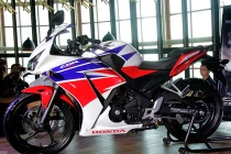 Đối thủ của Yamaha R15 ra mắt hoành tráng tại Indonesia