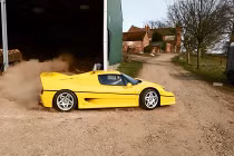 Xem Ferrari, Lamborghini “đốt lốp”, gầm rú cực phê