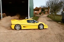 Xem Ferrari, Lamborghini “đốt lốp”, gầm rú cực phê