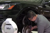 Xem robot thông minh của Audi sửa chữa ô tô