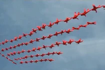 Honda thuê hàng trăm người nhảy dù... tung quảng cáo độc