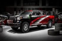 Toyota ra mắt xe đua bán tải Tundra TRD Pro 2015