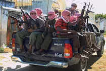 Xe giá rẻ Toyota Hilux khiến tay súng Libya phát cuồng 