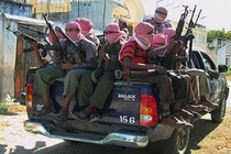 Xe giá rẻ Toyota Hilux khiến tay súng Libya phát cuồng 