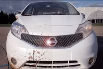 Xe hơi Nissan có thể tự rửa sạch bùn đất