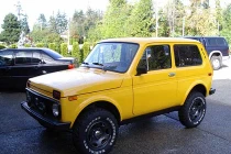 Mổ xẻ ô tô Lada cả gan đối đầu xe tăng Ukraine