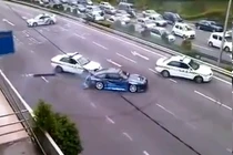 Tay đua lão luyện drift xe khiến cảnh sát toát mồ hôi