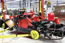 Ảnh hiếm bên trong nhà máy chế tạo siêu xe LaFerrari