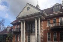 Xem khu phố đắt thứ hai nước Anh bị “ma ám“