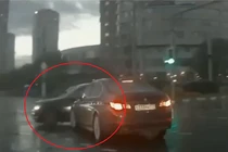 Hoảng hồn với bóng ma ô tô bí ẩn trên phố
