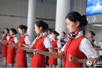 Xem tiếp viên hàng không múa võ trên máy bay