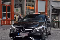 Siêu xe Mercedes-Benz E 63 AMG 9 tỷ đồng làm taxi