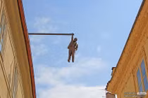 Giật mình hình điêu khắc kỳ dị trang trí nhà