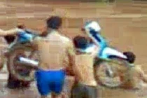 Vụ "chui vào túi nilông qua suối": cầu mới sẽ xây xong trong 2 tháng