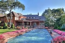 Xem đại gia vung tiền tấn trang hoàng nhà cửa