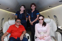 Những tỷ phú ngoại quốc nào phía sau Lý Nhã Kỳ?