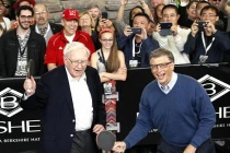 Tỷ phú Bill Gates, Warren Buffett “quậy” tưng bừng tại triển lãm