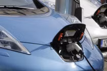 Tỷ phú Anh xây dựng trạm sạc pin cho xe hybrid