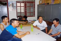 Bắt tại chỗ 4 công chức Cảng Hải Phòng đánh bạc