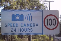 Chiêu qua mặt máy bắn tốc độ của quái xế