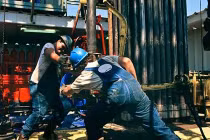 Cuộc sống đầy nắng gió của công nhân giàn khoan