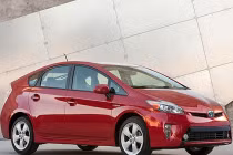 Sedan đua nhau hạ giá hợp túi tiền người Việt