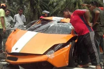 Siêu xe Lamborghini gặp tai nạn vỡ tan nát tại Malaysia