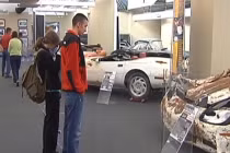 Corvette chơi độc, xây bảo tàng ô tô quanh hố tử thần 