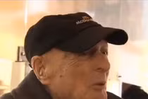 Nhân viên cực "dị" của McDonald