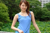 Ngắm vẻ sexy thiếu nữ giàu nhất Trung Quốc