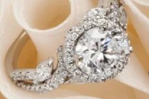 Tò mò nhẫn đính hôn “siêu khủng” đại gia tặng người đẹp