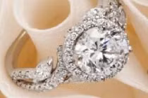 Tò mò nhẫn đính hôn “siêu khủng” đại gia tặng người đẹp