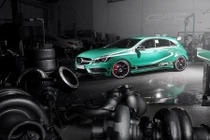 Mercedes-Benz A45 AMG vừa về VN, độ phong cách “lẳng lơ“