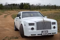 Dân chơi ngông cuồng biến Mẹc "cùi" thành Rolls-Royce đẳng cấp