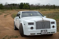 Dân chơi ngông cuồng biến Mẹc "cùi" thành Rolls-Royce đẳng cấp