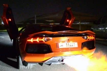 Xem siêu xe Lamborghini và Ferrari khạc lửa đấu tay đôi