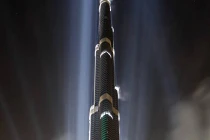 Thang máy ở tòa nhà chọc trời khủng tới mức nào?