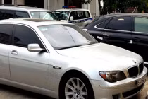 Zoom dàn xe sang hàng tỉ đồng nhập lậu... bị chủ vứt bỏ