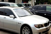 Zoom dàn xe sang hàng tỉ đồng nhập lậu... bị chủ vứt bỏ