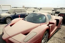 Hàng loạt siêu xe bị đại gia Dubai bỏ rơi